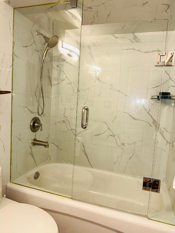 Deluxe Double Room- Hazel Stays Mississauga Esterno foto